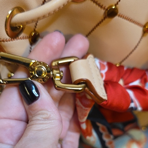 Charles & Keith Tan Quilted Bucket Bag Nwot - Picture 4 of 8